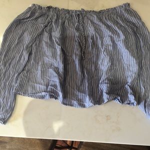 Really cute cropped off the shoulder blouse🌊